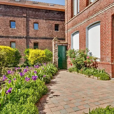 Apartament Quiet And Charming Studio At The Heart Of - Welkeys *