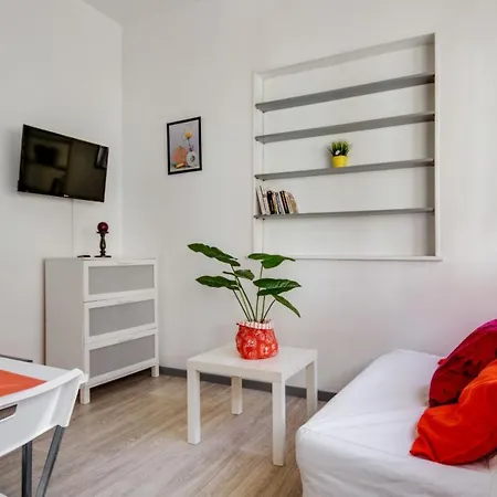 Apartament Quiet And Charming Studio At The Heart Of - Welkeys